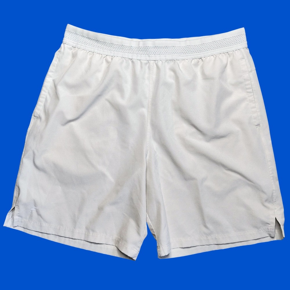 Fabletics The Fundamental Shorts Mens L Off-White Running Athletic Stretch 7"